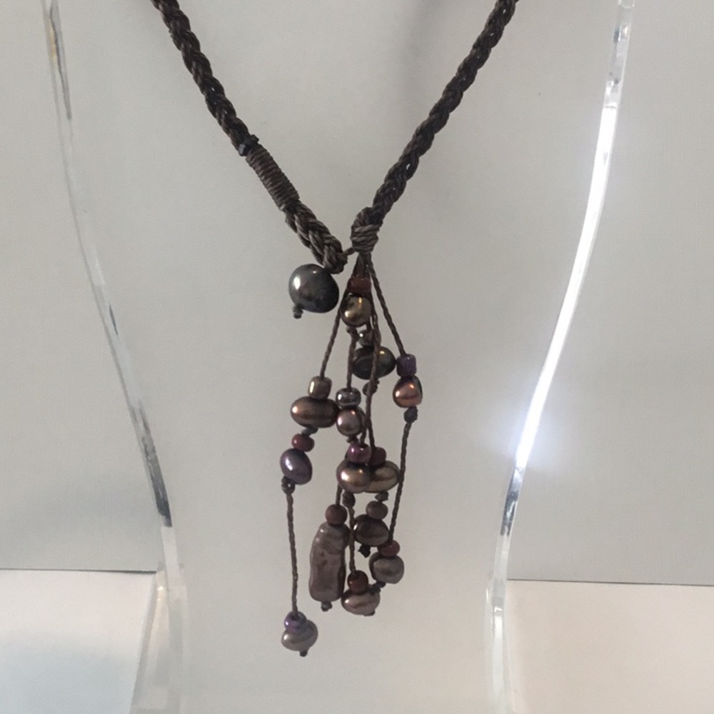 Cord pearl necklace